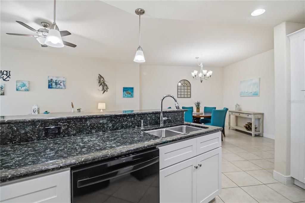 For Sale: $355,000 (2 beds, 2 baths, 1543 Square Feet)