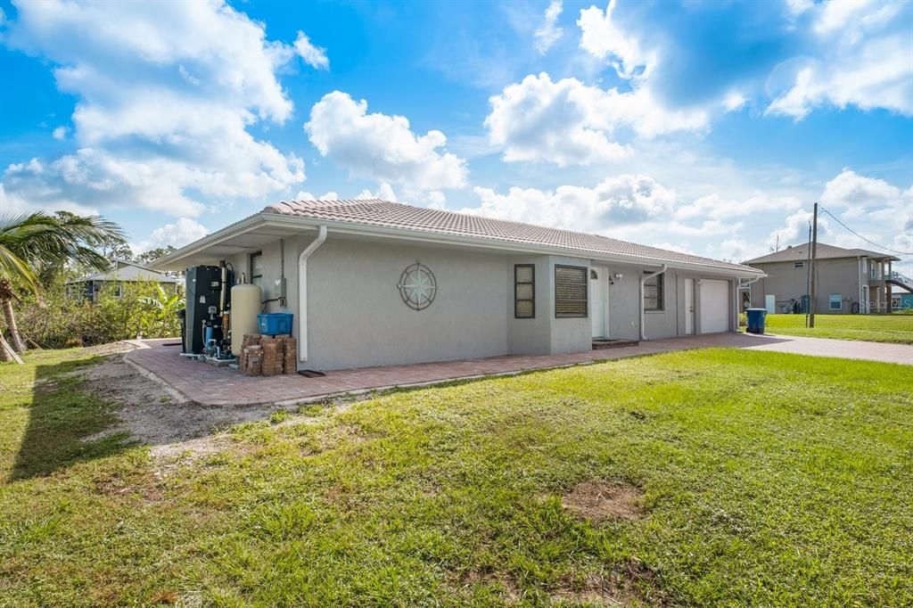 For Sale: $425,000 (3 beds, 2 baths, 1600 Square Feet)