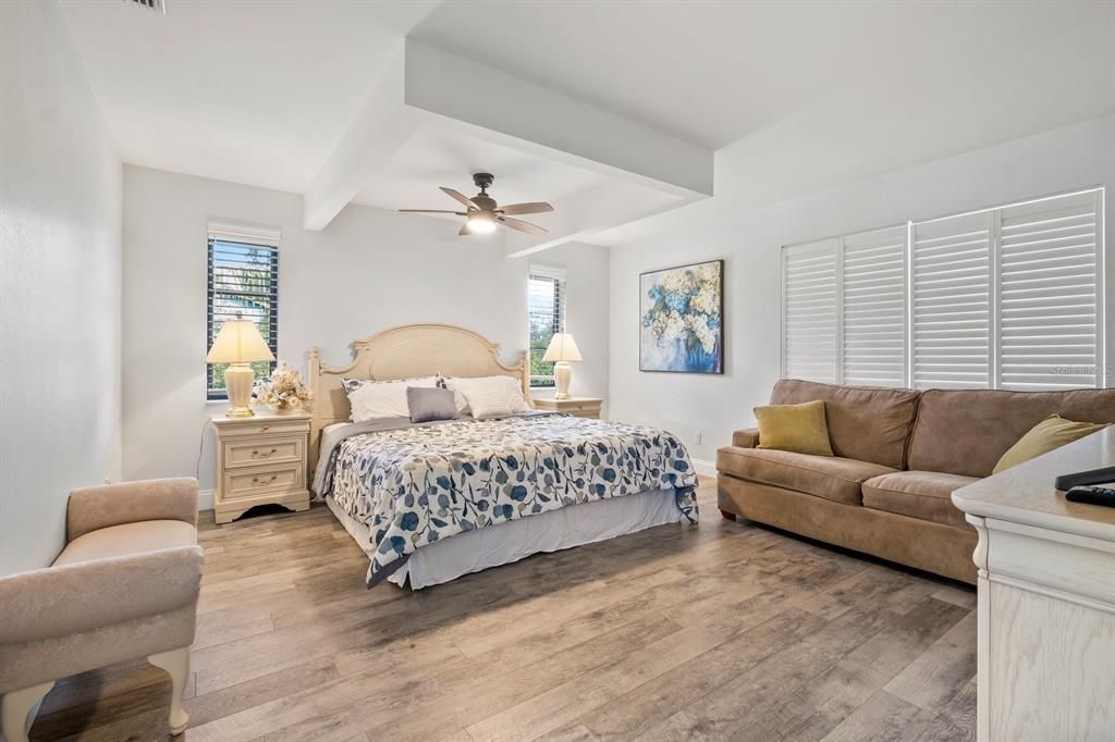 For Sale: $425,000 (3 beds, 2 baths, 1600 Square Feet)