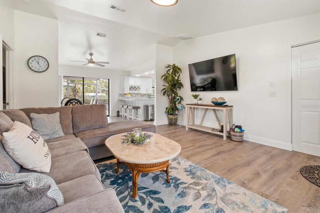 For Sale: $425,000 (3 beds, 2 baths, 1600 Square Feet)