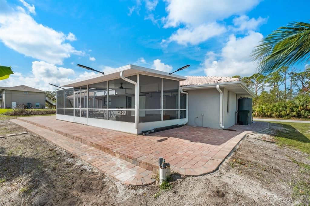 For Sale: $425,000 (3 beds, 2 baths, 1600 Square Feet)