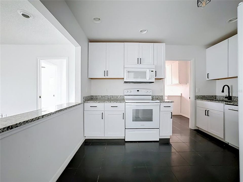 For Sale: $241,890 (2 beds, 2 baths, 1756 Square Feet)