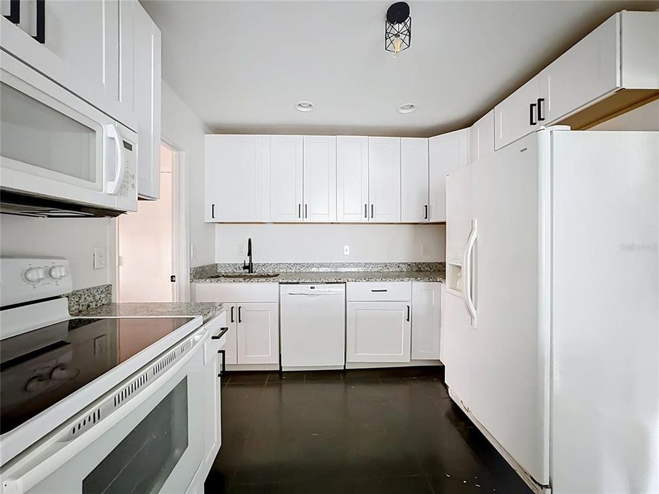 For Sale: $241,890 (2 beds, 2 baths, 1756 Square Feet)