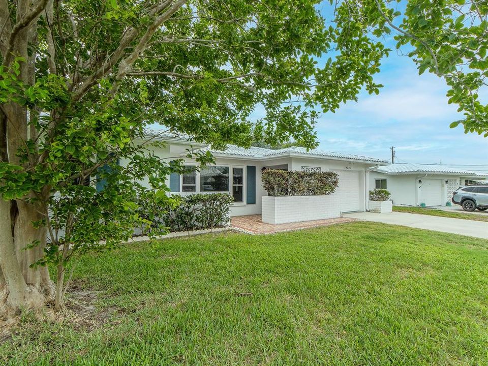 For Sale: $409,000 (2 beds, 2 baths, 1576 Square Feet)