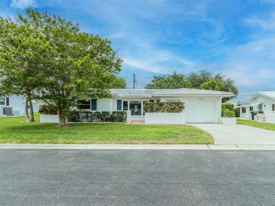 For Sale: $409,000 (2 beds, 2 baths, 1576 Square Feet)