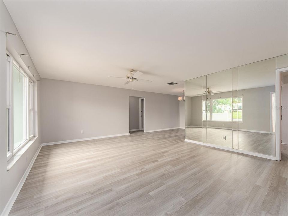 For Sale: $409,000 (2 beds, 2 baths, 1576 Square Feet)