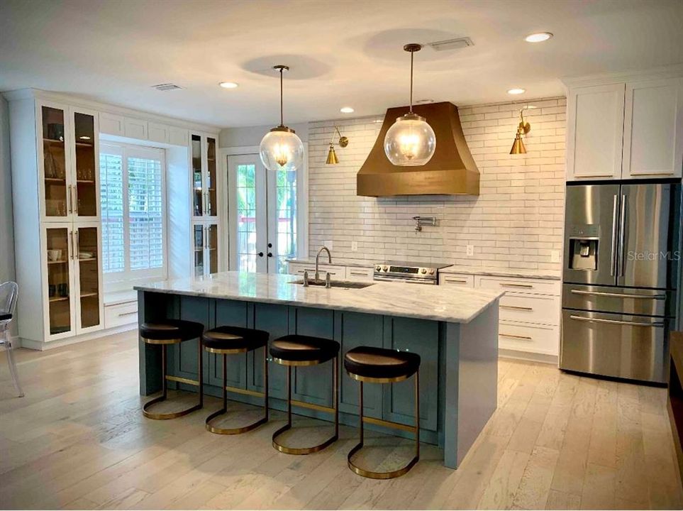 For Rent: $6,200 (4 beds, 2 baths, 2700 Square Feet)