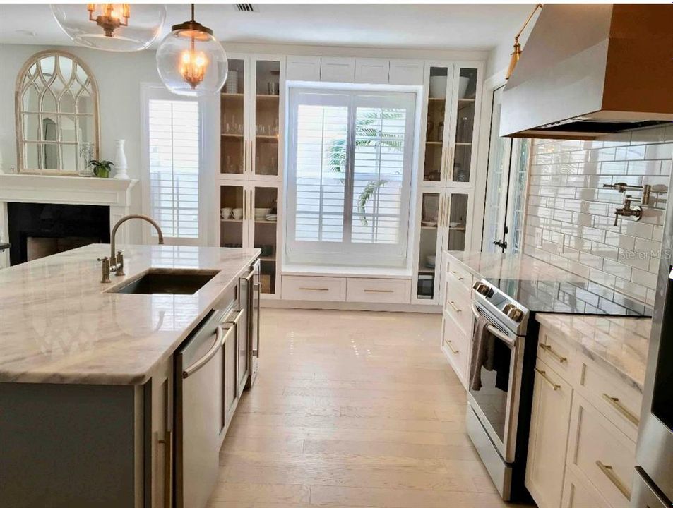 For Rent: $6,200 (4 beds, 2 baths, 2700 Square Feet)