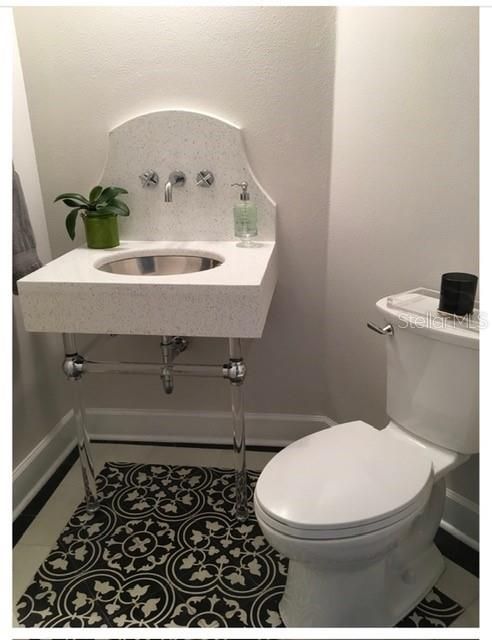 For Rent: $6,200 (4 beds, 2 baths, 2700 Square Feet)