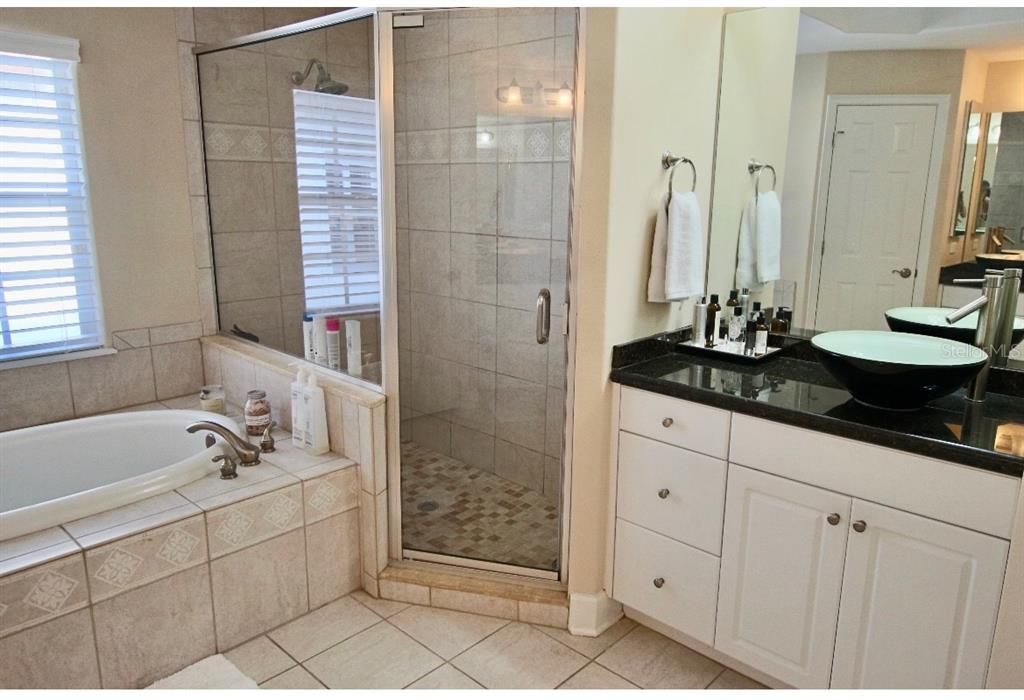 For Rent: $6,200 (4 beds, 2 baths, 2700 Square Feet)