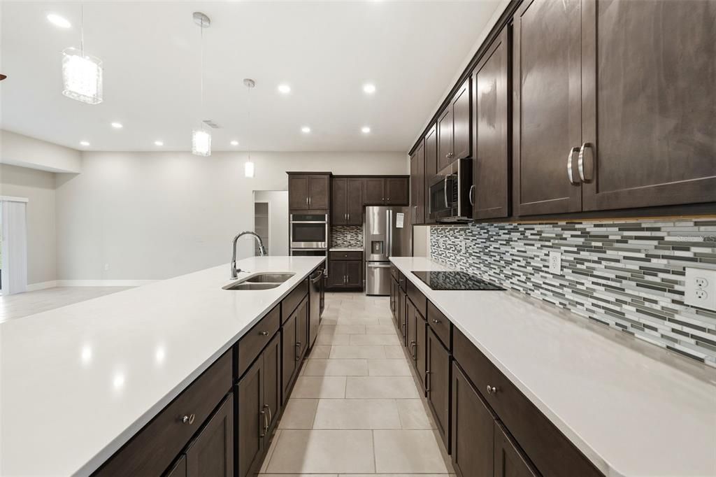 En Venta: $475,000 (3 camas, 2 baños, 2044 Pies cuadrados)
