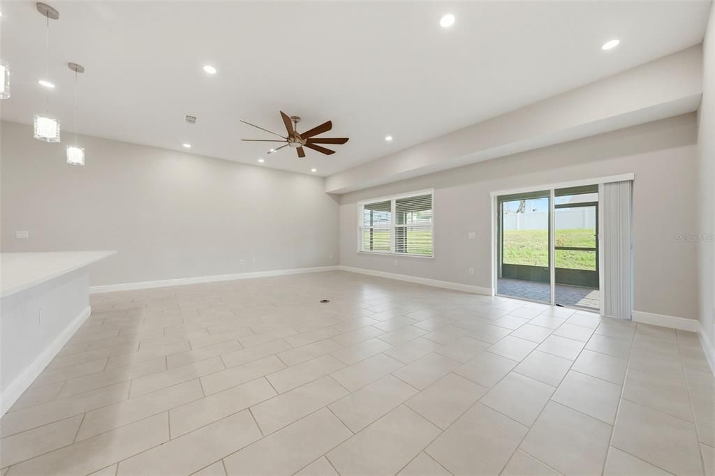 En Venta: $475,000 (3 camas, 2 baños, 2044 Pies cuadrados)