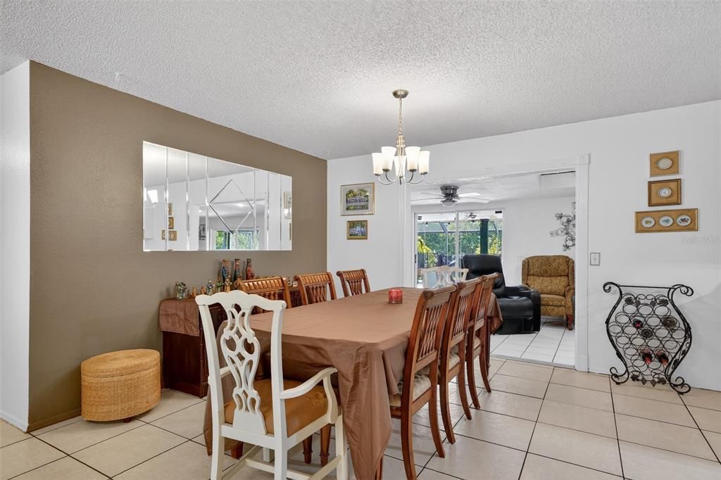 En Venta: $305,000 (3 camas, 2 baños, 1648 Pies cuadrados)
