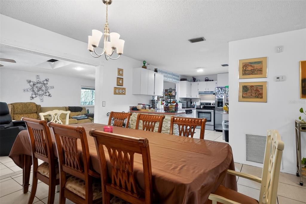 En Venta: $305,000 (3 camas, 2 baños, 1648 Pies cuadrados)