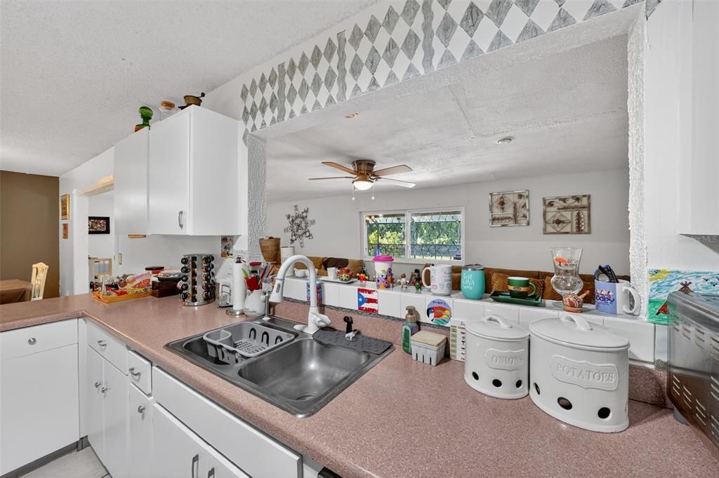 En Venta: $305,000 (3 camas, 2 baños, 1648 Pies cuadrados)