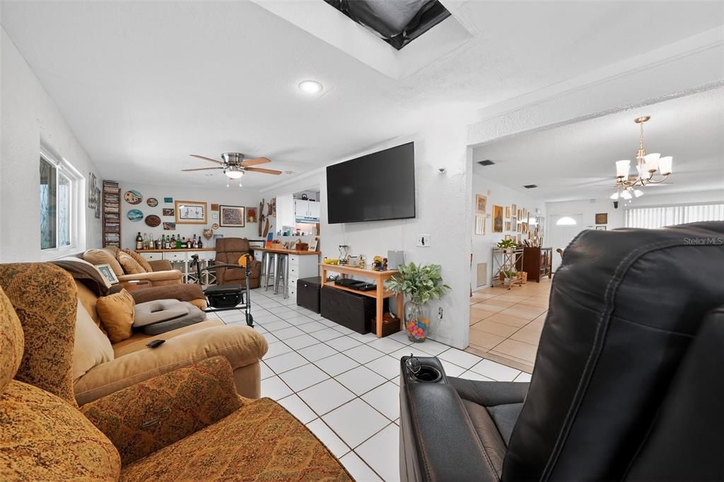 En Venta: $305,000 (3 camas, 2 baños, 1648 Pies cuadrados)