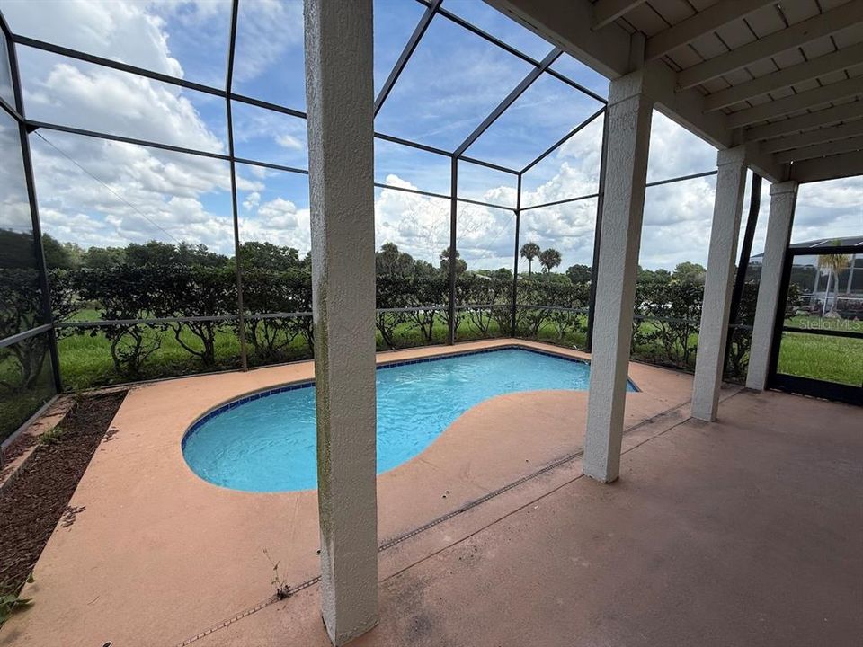 For Sale: $463,500 (4 beds, 2 baths, 2516 Square Feet)