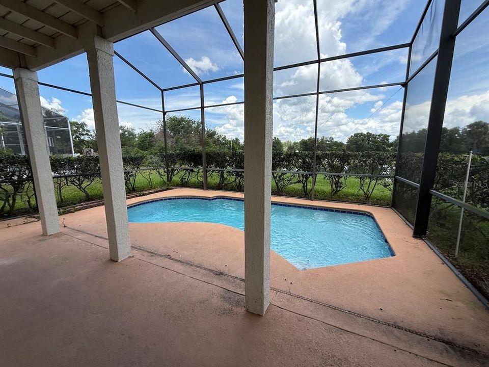 For Sale: $463,500 (4 beds, 2 baths, 2516 Square Feet)