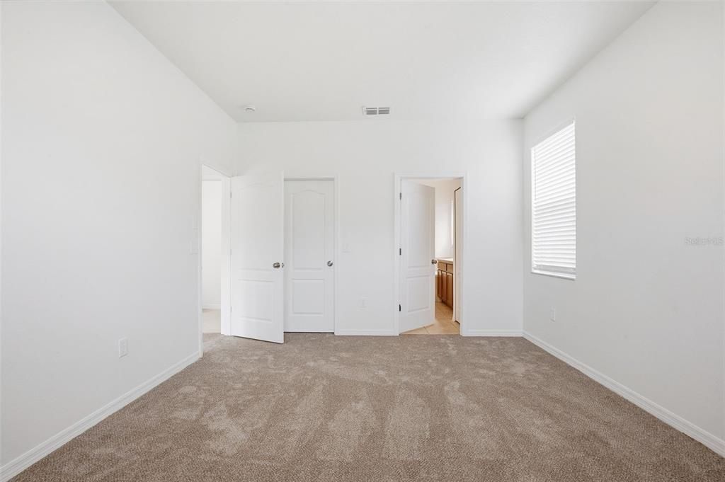 For Sale: $444,900 (7 beds, 3 baths, 2742 Square Feet)