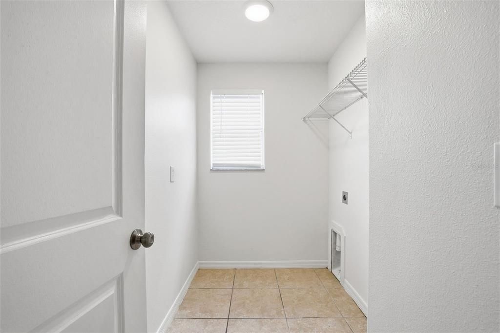 For Sale: $444,900 (7 beds, 3 baths, 2742 Square Feet)