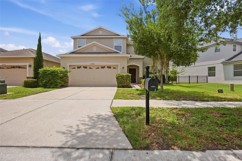 For Sale: $444,900 (7 beds, 3 baths, 2742 Square Feet)