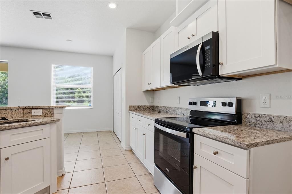 For Sale: $444,900 (7 beds, 3 baths, 2742 Square Feet)