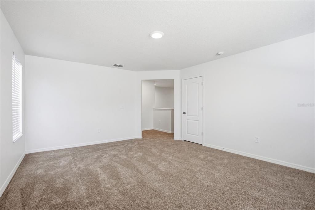 For Sale: $444,900 (7 beds, 3 baths, 2742 Square Feet)
