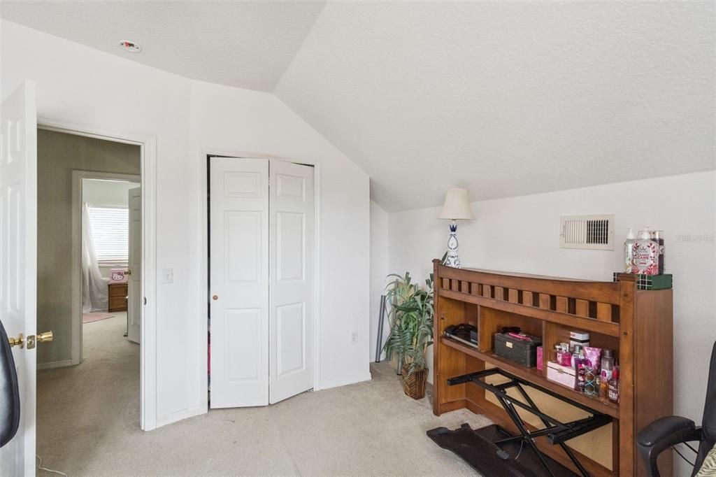 En Venta: $289,000 (4 camas, 2 baños, 1336 Pies cuadrados)
