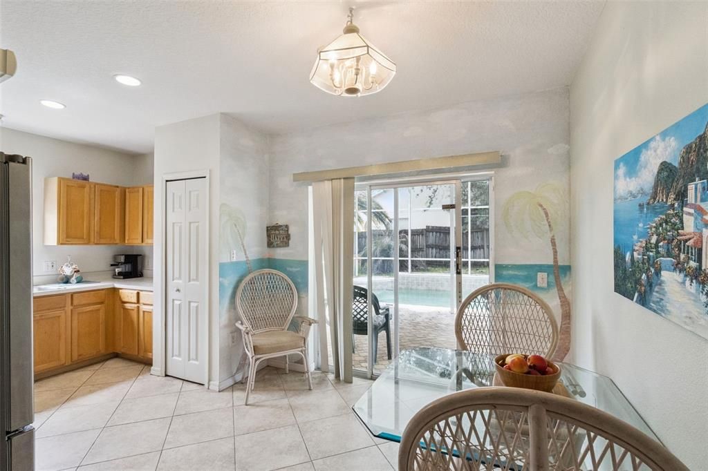 En Venta: $289,000 (4 camas, 2 baños, 1336 Pies cuadrados)
