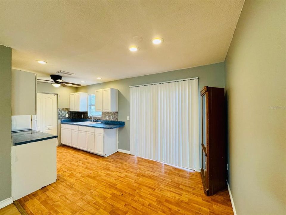 В аренду: $1,645 (3 спален, 2 ванн, 984 Квадратных фут)
