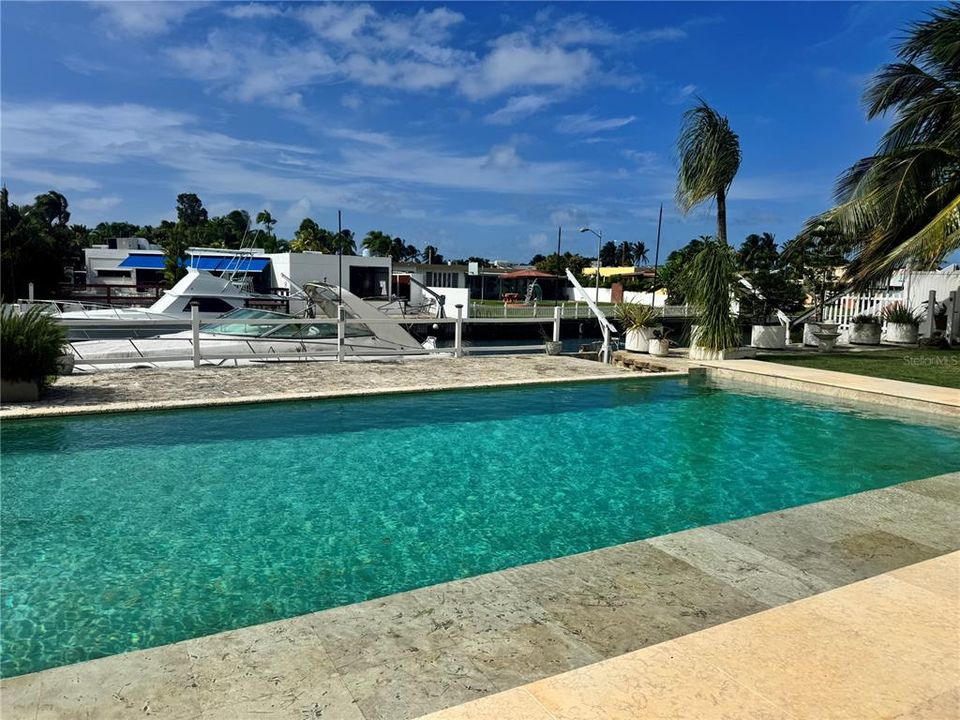 For Sale: $2,500,000 (5 beds, 6 baths, 6656 Square Feet)