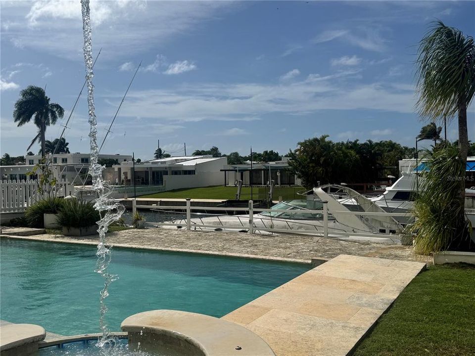 For Sale: $2,500,000 (5 beds, 6 baths, 6656 Square Feet)