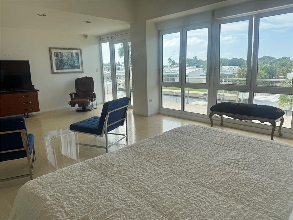 For Sale: $2,500,000 (5 beds, 6 baths, 6656 Square Feet)