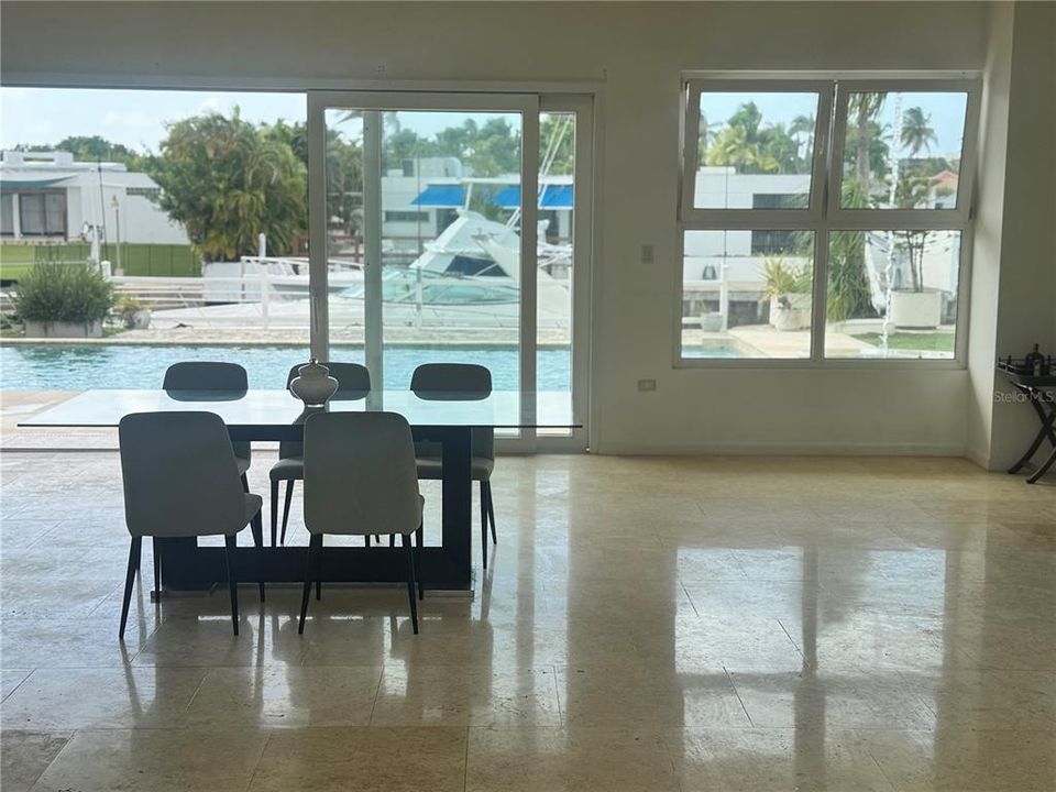 For Sale: $2,500,000 (5 beds, 6 baths, 6656 Square Feet)
