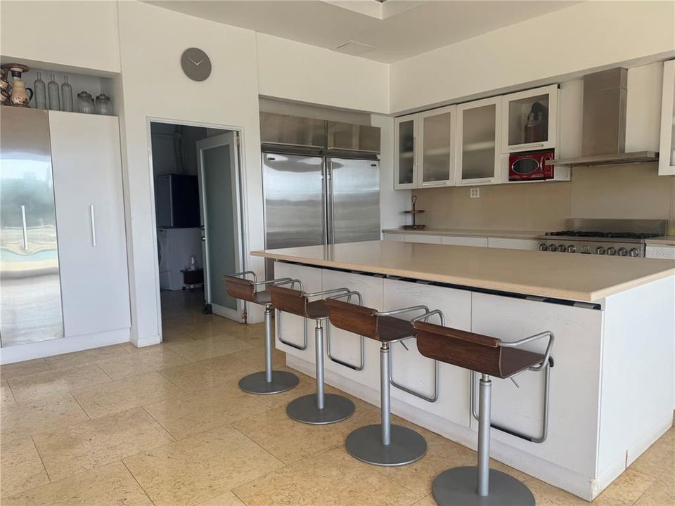 For Sale: $2,500,000 (5 beds, 6 baths, 6656 Square Feet)