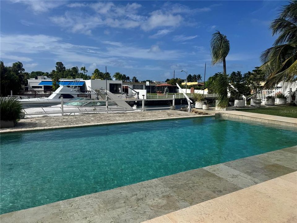 For Sale: $2,500,000 (5 beds, 6 baths, 6656 Square Feet)
