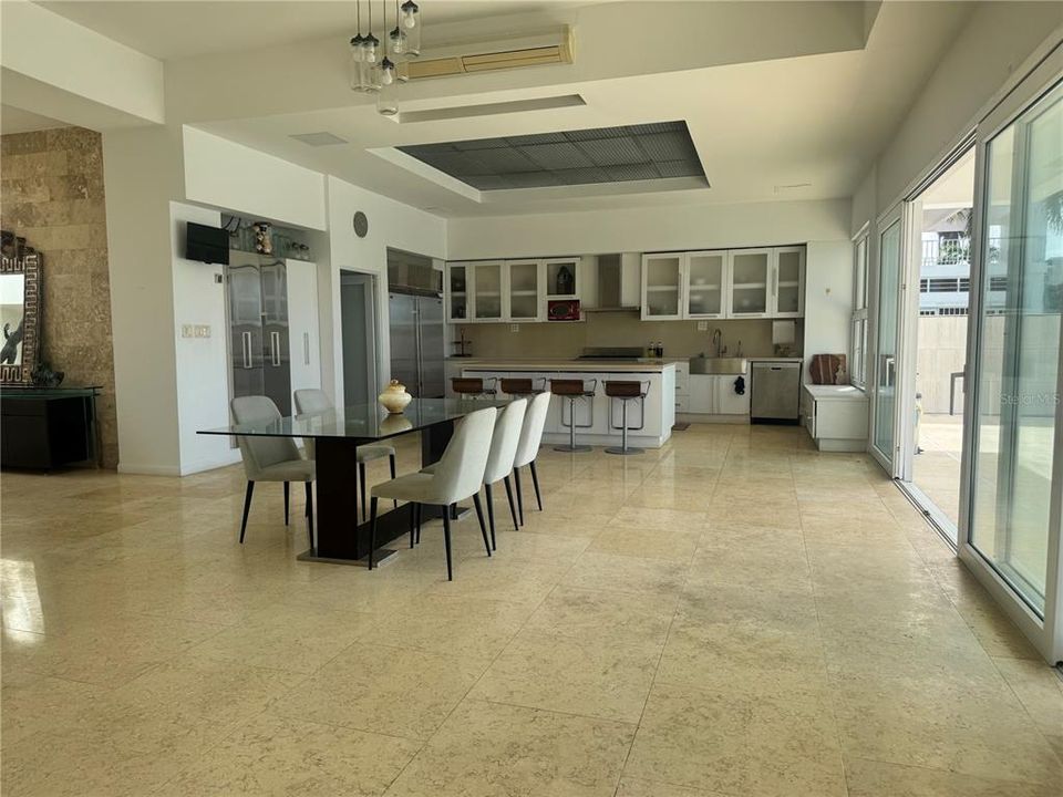 For Sale: $2,500,000 (5 beds, 6 baths, 6656 Square Feet)
