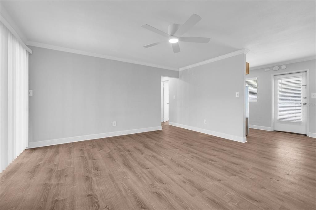 For Sale: $199,900 (1 beds, 1 baths, 582 Square Feet)