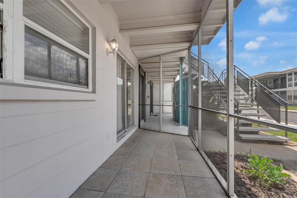 For Sale: $199,900 (1 beds, 1 baths, 582 Square Feet)