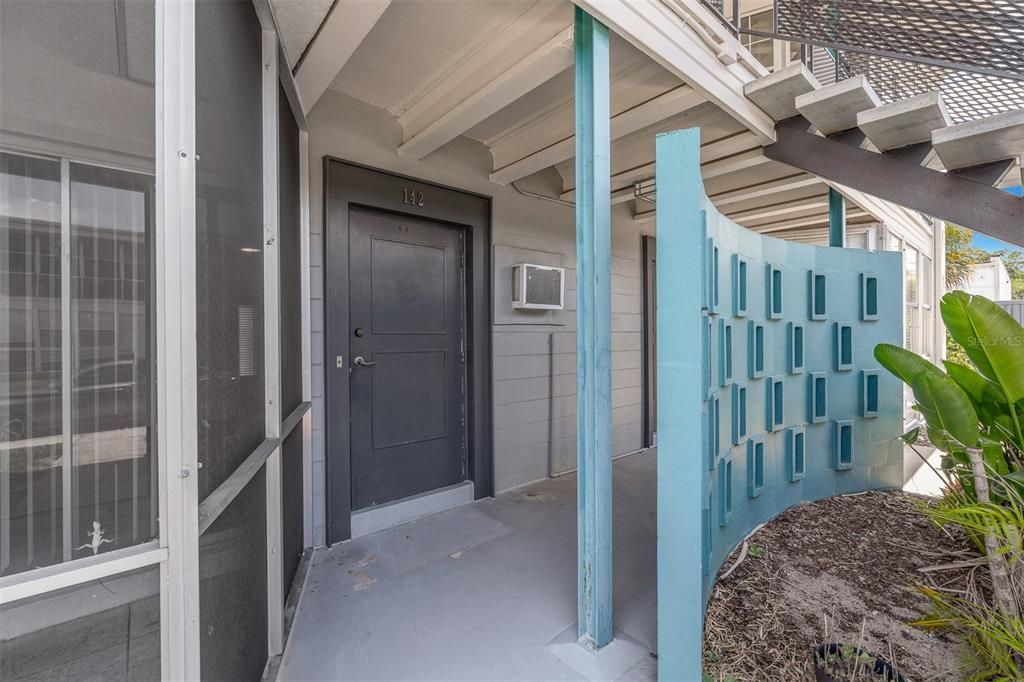 For Sale: $199,900 (1 beds, 1 baths, 582 Square Feet)