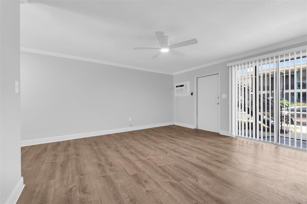 For Sale: $199,900 (1 beds, 1 baths, 582 Square Feet)