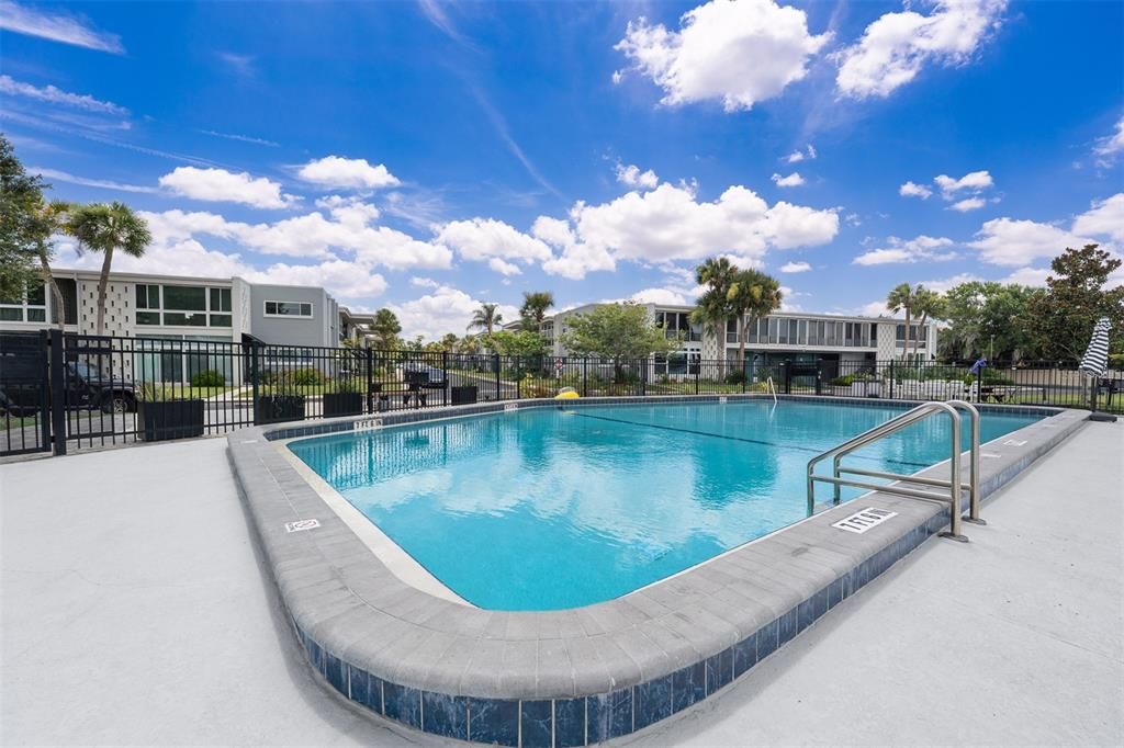 For Sale: $199,900 (1 beds, 1 baths, 582 Square Feet)