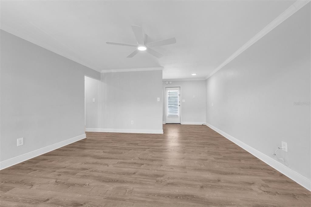 For Sale: $199,900 (1 beds, 1 baths, 582 Square Feet)
