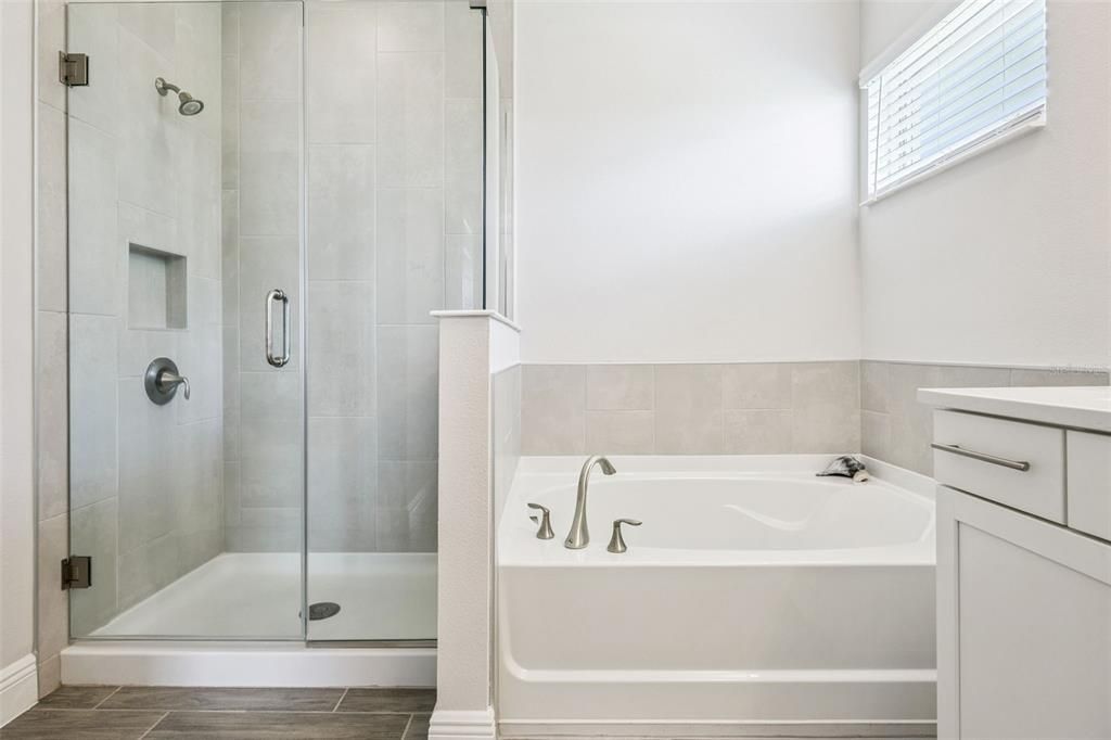 En Venta: $815,000 (5 camas, 4 baños, 3231 Pies cuadrados)