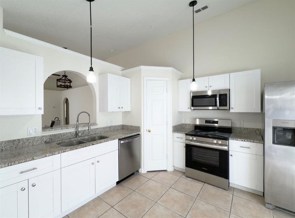 En Venta: $319,999 (4 camas, 2 baños, 1406 Pies cuadrados)