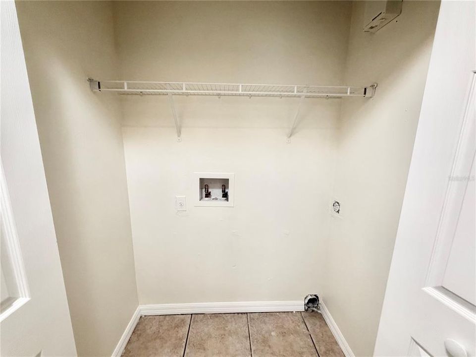 En Venta: $319,999 (4 camas, 2 baños, 1406 Pies cuadrados)