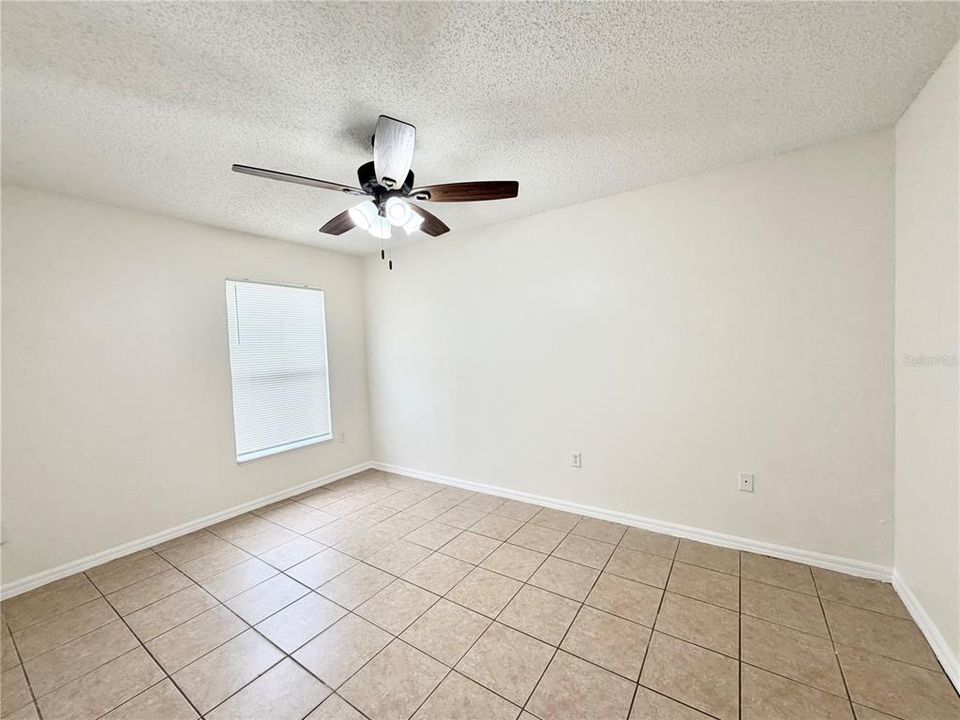 En Venta: $319,999 (4 camas, 2 baños, 1406 Pies cuadrados)