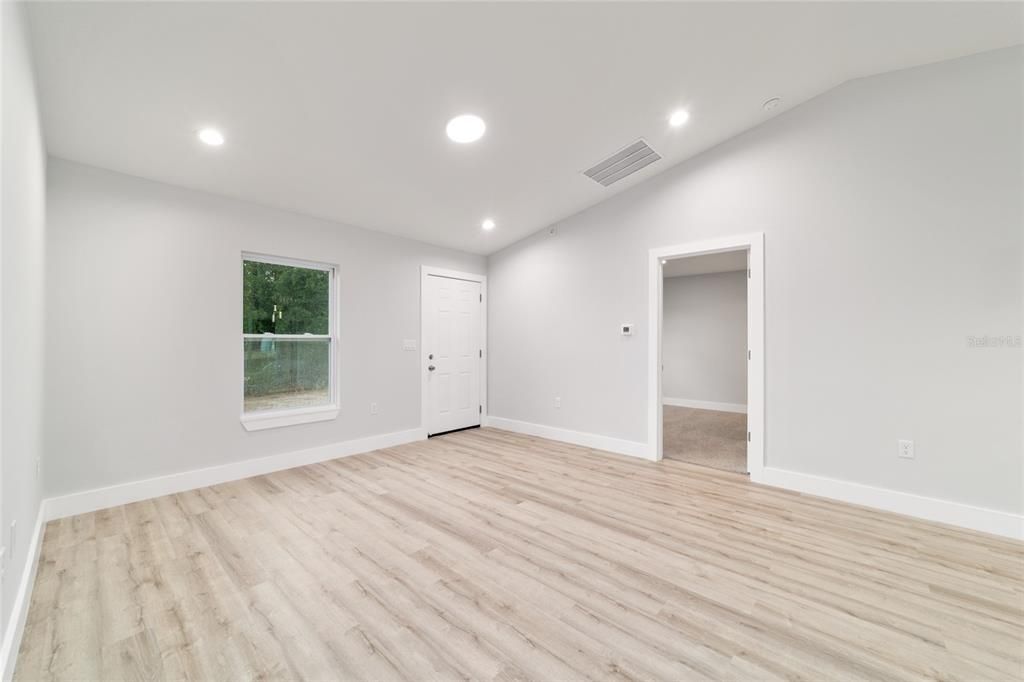 For Sale: $207,999 (3 beds, 2 baths, 1058 Square Feet)