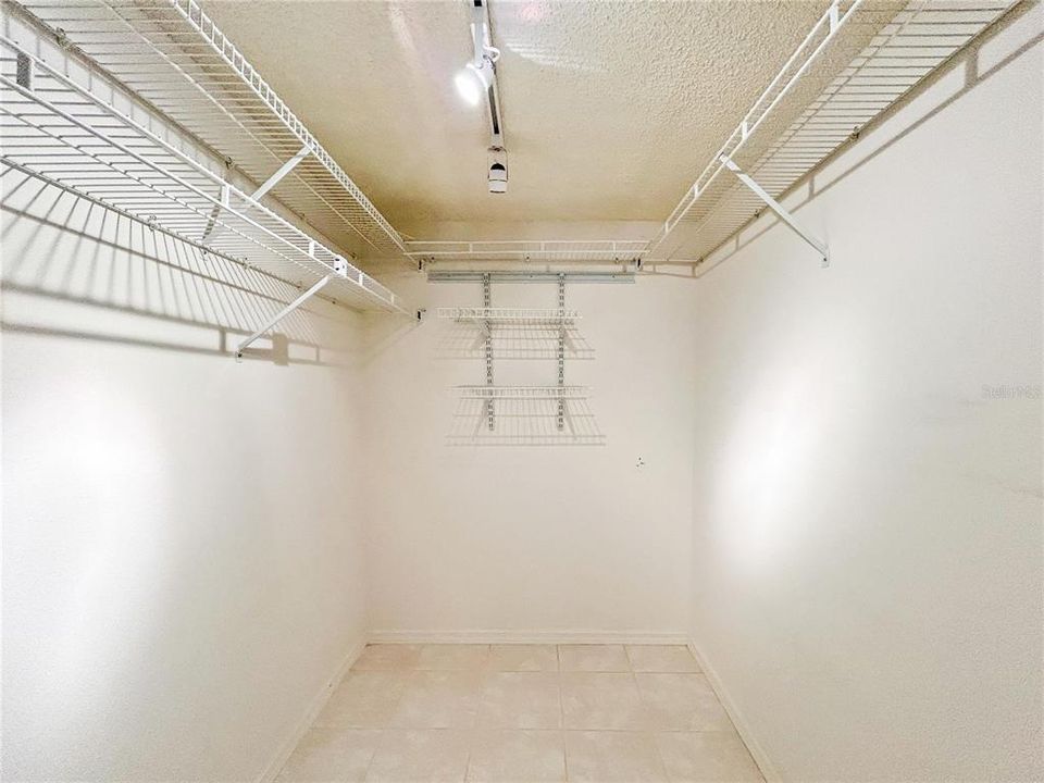 For Sale: $450,000 (3 beds, 2 baths, 2290 Square Feet)