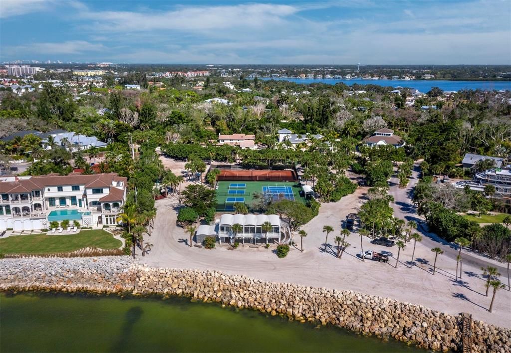 待售: $1,100,000 (0.53 acres)